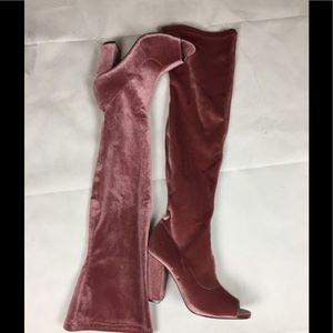 Boots never been used..